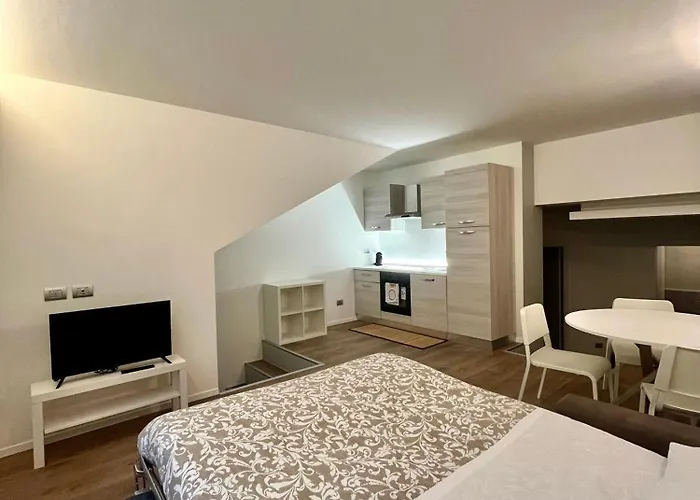Side Apartment