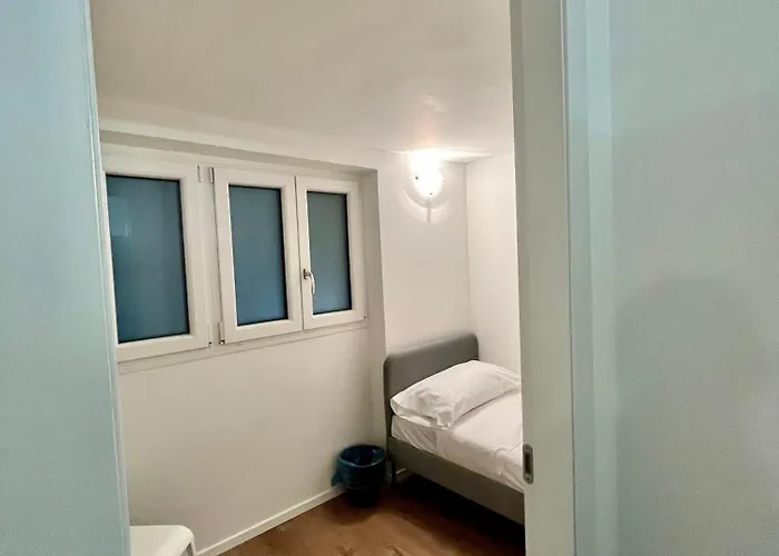 Side Apartment *